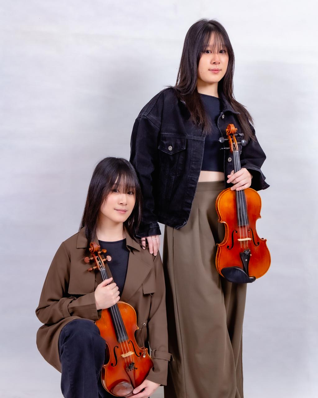 The Twins. Kylie & Kyvie Tan